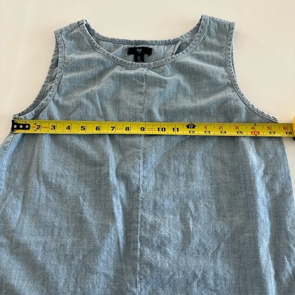 GAP Chambray split back sleeveless shirt! S - Picture 5 of 6
